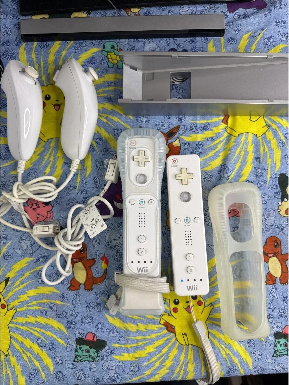 Nintendo Wii Console Bundle GameCube Compatible 2 Controllers Tested USA